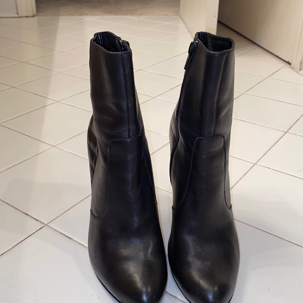 BOUTIQUE “BT GLADLY” Black Genuine Leather High Heel Ankle Booties.